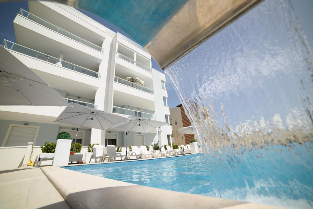 Case Vacanze Blue Bay Resort โรเซโต เดญา อาบรูซซี ภายนอก รูปภาพ