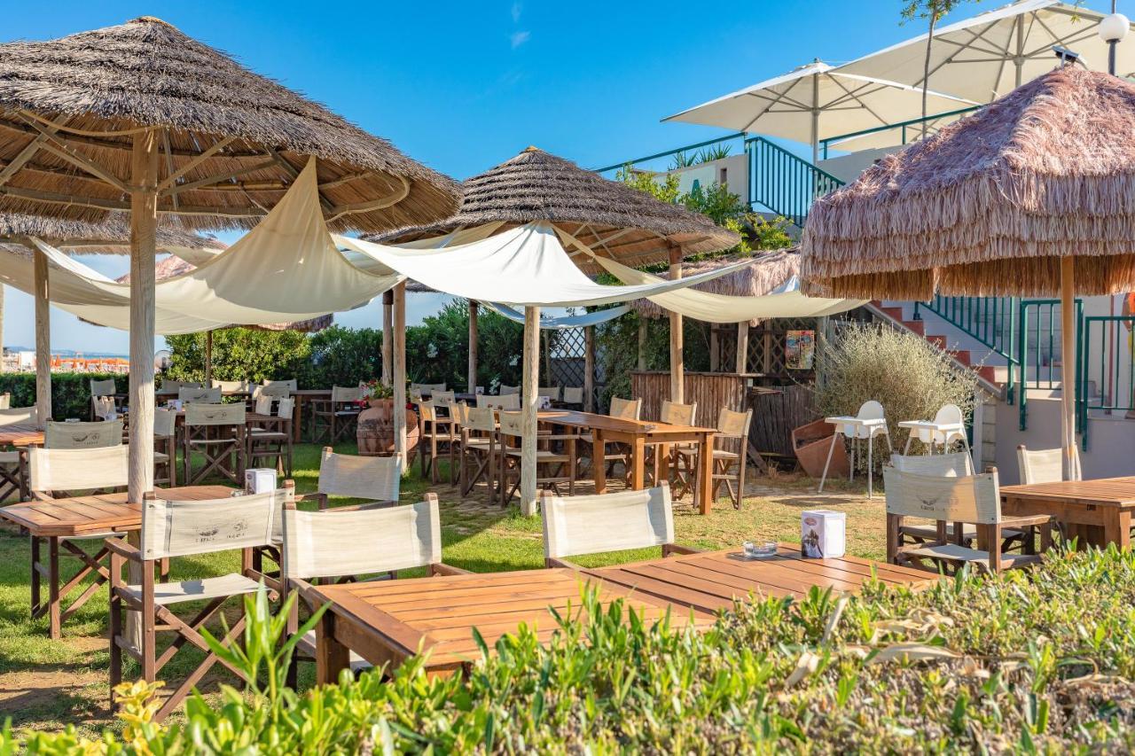 Case Vacanze Blue Bay Resort โรเซโต เดญา อาบรูซซี ภายนอก รูปภาพ