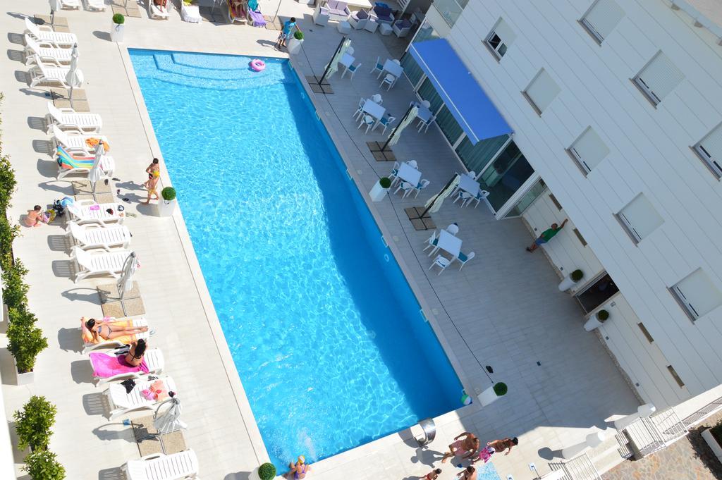 Case Vacanze Blue Bay Resort โรเซโต เดญา อาบรูซซี ภายนอก รูปภาพ