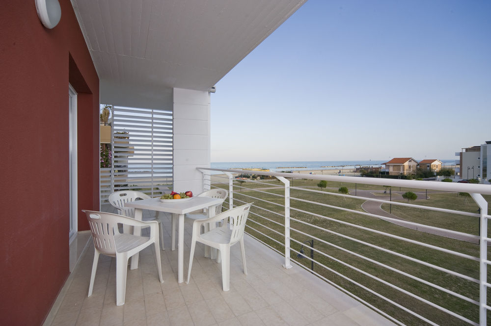 Case Vacanze Blue Bay Resort โรเซโต เดญา อาบรูซซี ภายนอก รูปภาพ